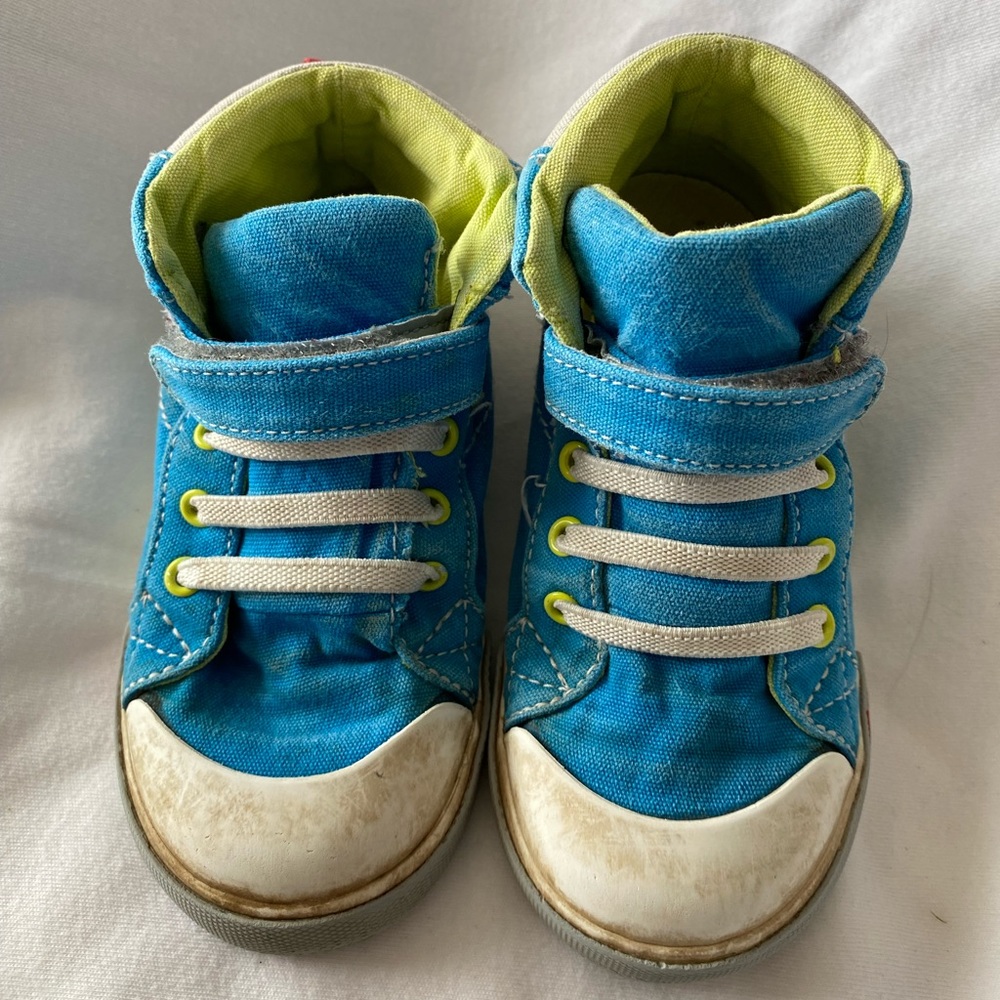 See Kai run size 9